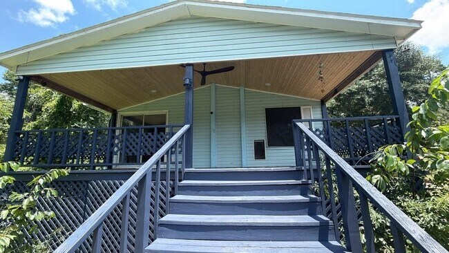 Building Photo - 1579 Tara Dr