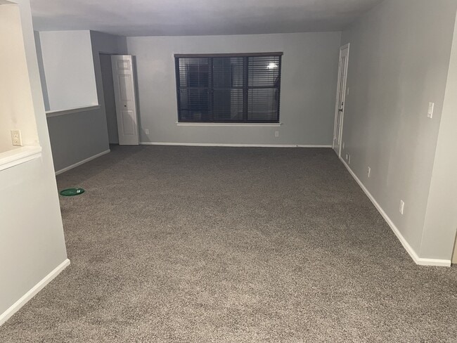 Building Photo - 190 Collin Ct