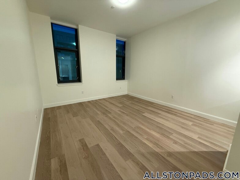 Building Photo - 1079 Commonwealth Ave