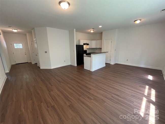 Building Photo - 2634 Kenhill Dr