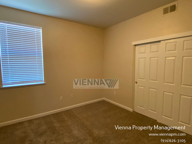 Building Photo - 6521 Hearthstone Cir