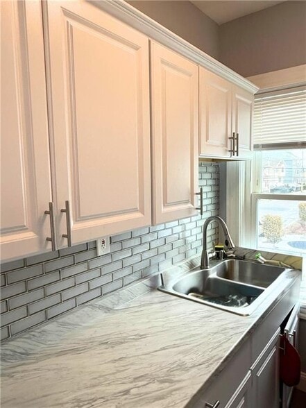 Building Photo - 53 Hadwin St