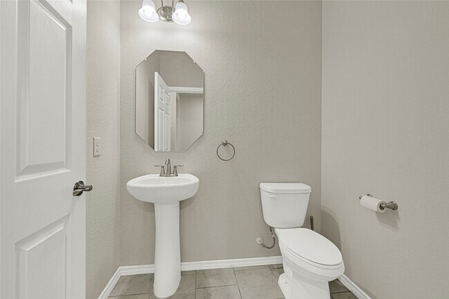 Building Photo - 1909 Monaco Memorial Ln