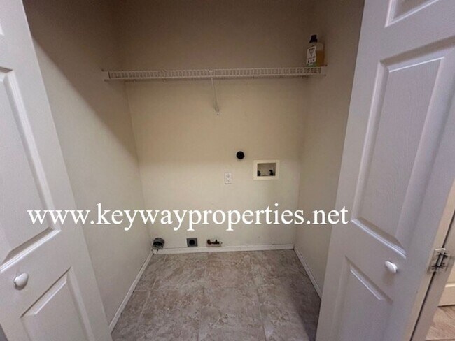 Building Photo - 10420 Gutierrez Rd NE