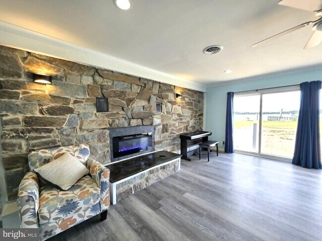 Building Photo - 22931 Steele Dr