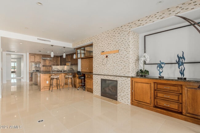 Building Photo - 7175 E Camelback Rd