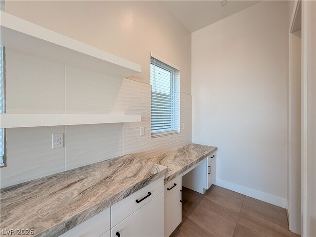 Building Photo - 10761 Canyon Bloom Dr