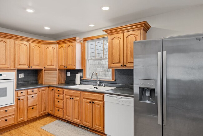 Building Photo - 601 Rumely St