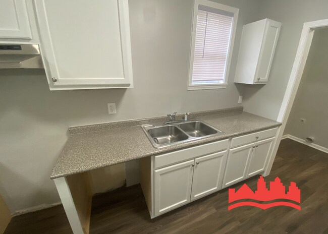 Building Photo - 944 Semmes St