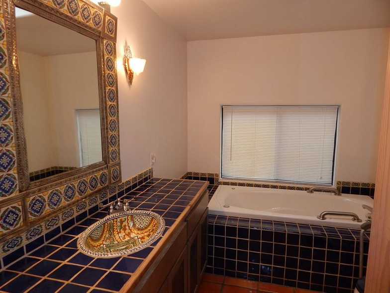 Primary bathroom - 1005 Calle Dorthia