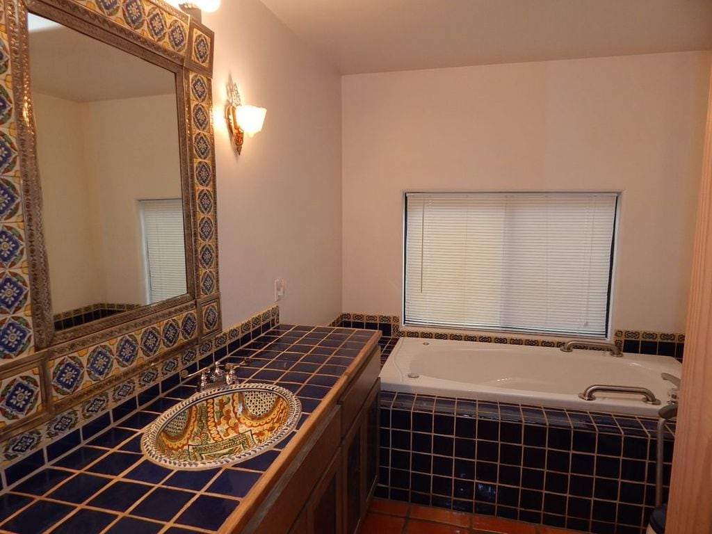 Primary bathroom - 1005 Calle Dorthia