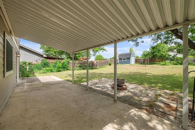 Building Photo - 1016 Peggotty Pl