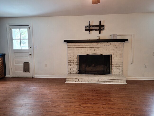 Building Photo - 17727 Silcott Springs Rd