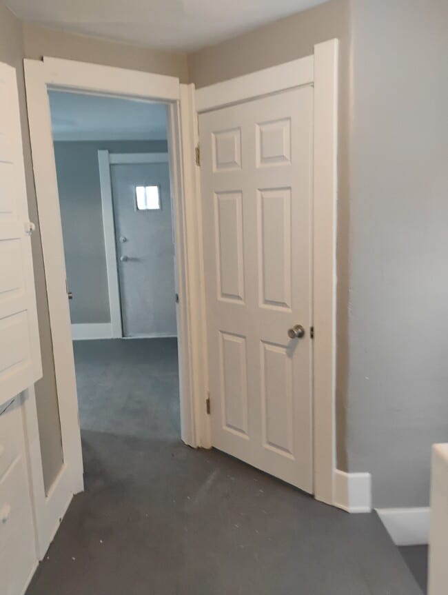 Building Photo - 554 Lucas St