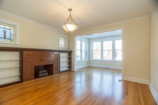 Building Photo - 3033 W Gunnison St