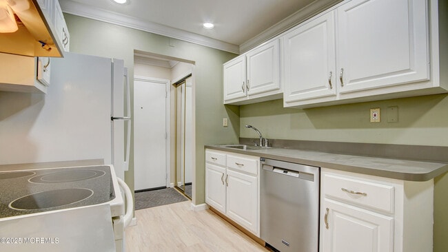 Building Photo - 30 Meadow Green Cir