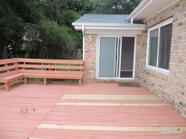 Building Photo - 301 Teakwood Cir