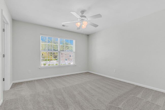 Building Photo - 5 Bedroom 3 Bath Home Located in Sophia Landing in Goose Creek