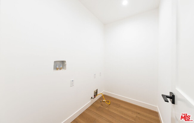 Building Photo - 4285 La Salle Ave