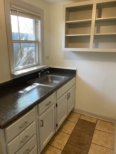 Building Photo - 2053 Linden Ave