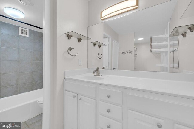 Building Photo - 2500 N Van Dorn St