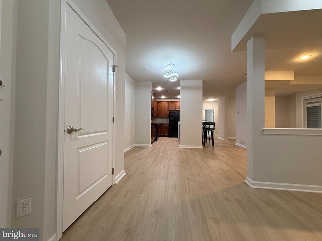 Building Photo - 407 Carson Terrace