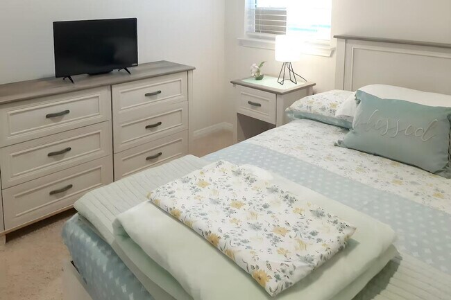 Building Photo - 145 Greenbelt Reservoir Pass