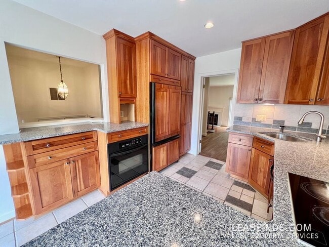 Building Photo - 1445 Hampton Hill Cir