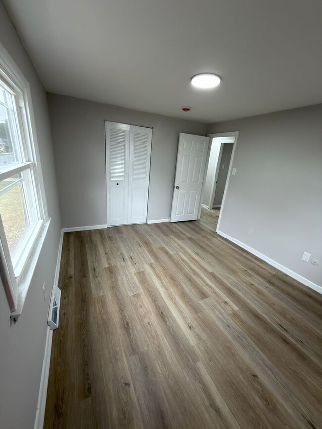 Building Photo - Beautifully Updated 4 Bedroom Rental Home