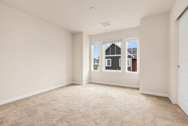 Building Photo - Modern Townhome with Garage in High Point Community