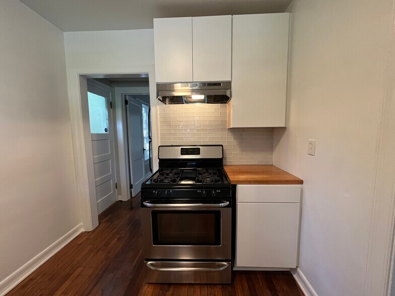 Building Photo - 2140 Arcadia Pl
