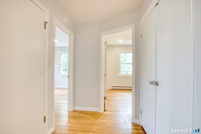 Building Photo - 8 Ridge Pl