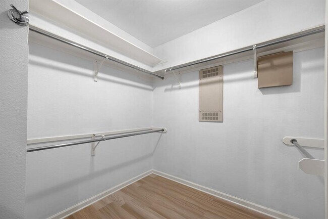 Building Photo - 15041 Calaveras Dr