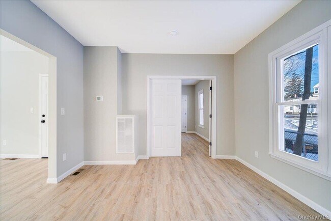 Building Photo - 108 Pine St