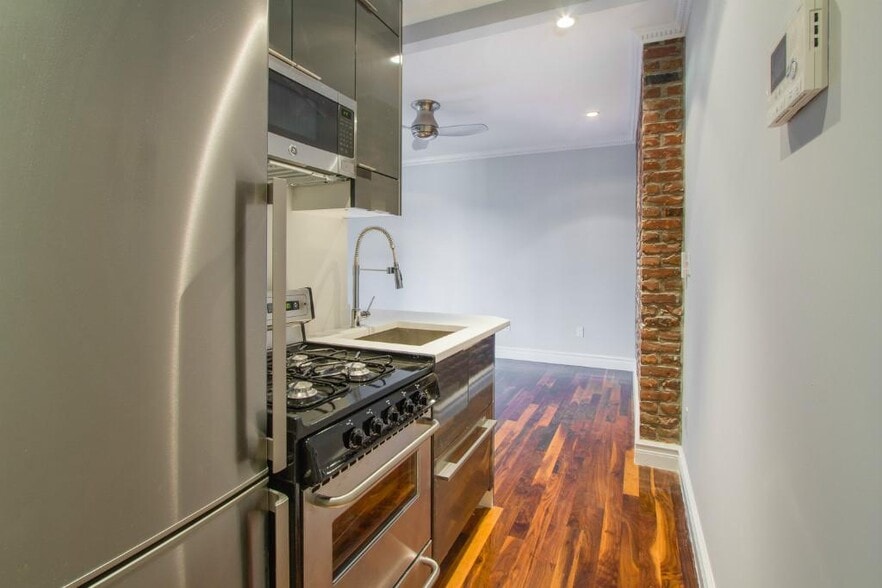 Building Photo - 1590 Lexington Ave