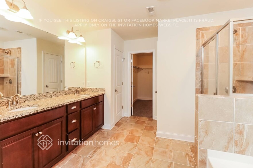 Building Photo - 11350 Cedarvale Farm Pkwy