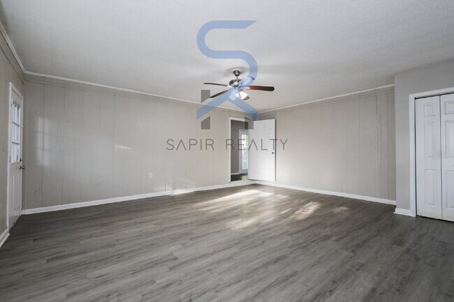 Building Photo - 43 Country Square Way
