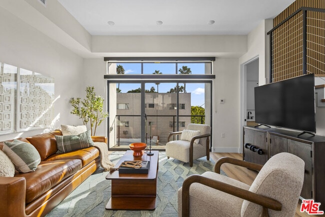 Building Photo - 1318 1/2 N Vista St