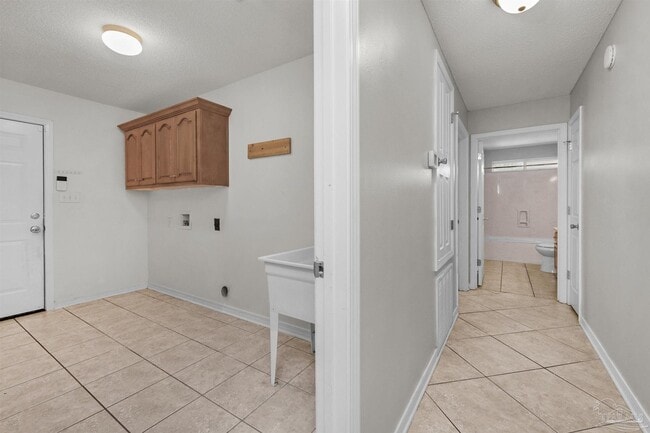 Building Photo - 2491 Parkridge Dr