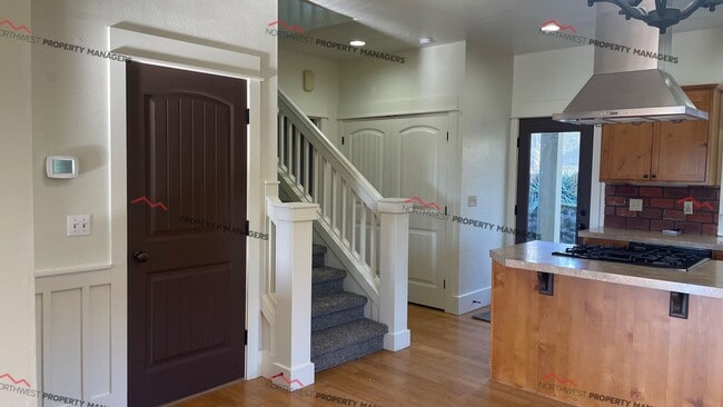 Building Photo - r223a