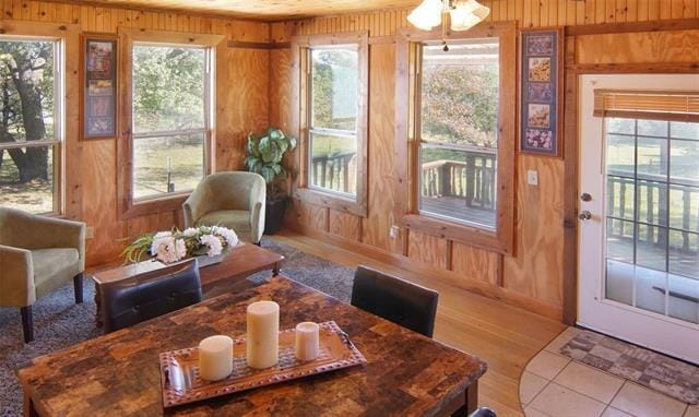 Building Photo - 504 Doe Ln