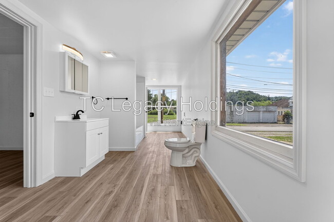 Building Photo - 87 Crisfield St