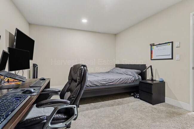 Building Photo - 152 Lakeshore Ct