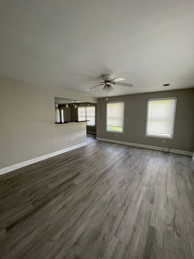 Building Photo - Ideal for Families or Roommates: 4BR/3BA Lakefront Home with Dual Private Suites