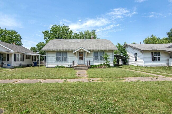 Building Photo - Cozy 2 Bed Home with Fireplace
