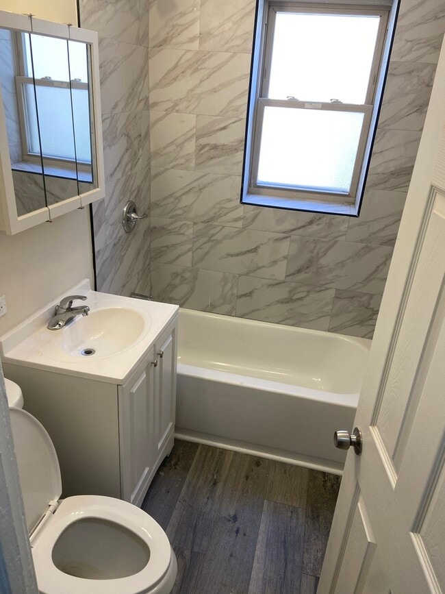 Building Photo - 2210 E 70th St