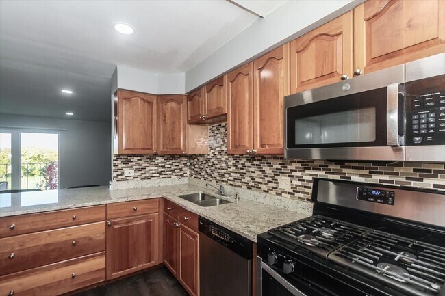 Building Photo - 10373 Dearlove Rd