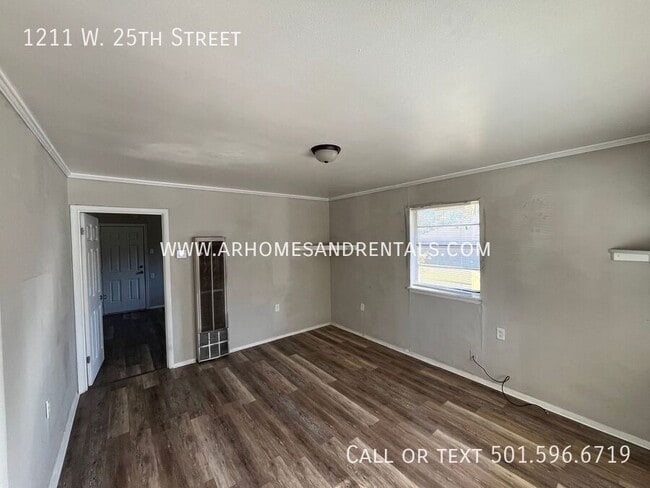 Building Photo - 1211 W 25th St