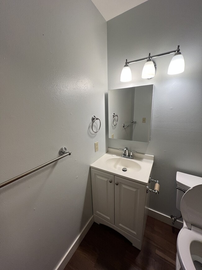 Building Photo - 1350 Ruby Ct