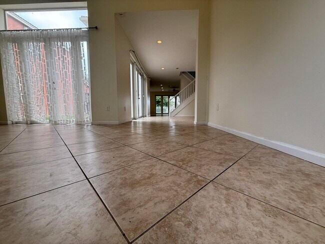 Building Photo - 2793 Shaughnessy Dr